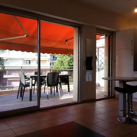 Apartment Ideal : Au Centre De Juan Les Pins Antibes